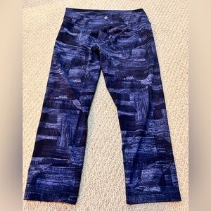Lulu work out pants cropped size 10. Great condition